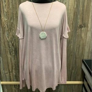 Cute light pink top!